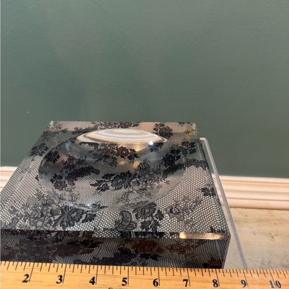 Elegant Black Floral Soap Dish - Picture 4 of 6